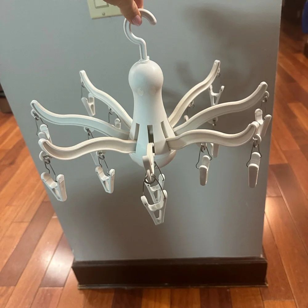 Foldable clip and drip hanger new never used